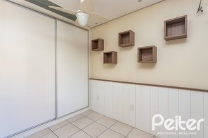 Casa à venda com 298m², 4 dormitórios, 1 suíte, 4 vagas, no bairro Ipanema / Imperial Parque em Porto Alegre