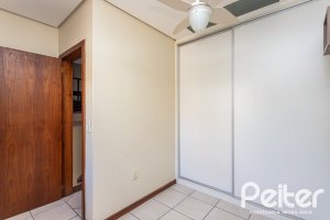 Casa à venda com 298m², 4 dormitórios, 1 suíte, 4 vagas, no bairro Ipanema / Imperial Parque em Porto Alegre