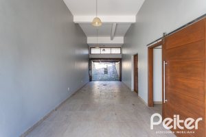 Casa à venda com 298m², 4 dormitórios, 1 suíte, 4 vagas, no bairro Ipanema / Imperial Parque em Porto Alegre