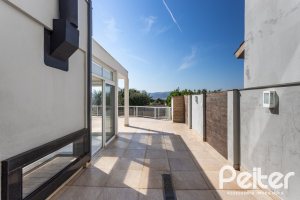 Casa à venda com 298m², 4 dormitórios, 1 suíte, 4 vagas, no bairro Ipanema / Imperial Parque em Porto Alegre