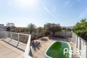 Casa à venda com 298m², 4 dormitórios, 1 suíte, 4 vagas, no bairro Ipanema / Imperial Parque em Porto Alegre