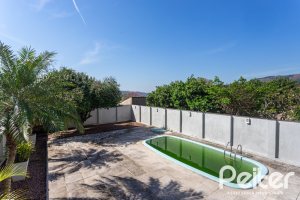 Casa à venda com 298m², 4 dormitórios, 1 suíte, 4 vagas, no bairro Ipanema / Imperial Parque em Porto Alegre