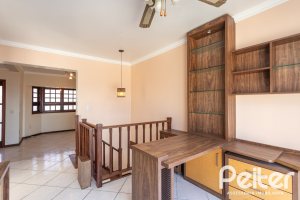 Casa à venda com 298m², 4 dormitórios, 1 suíte, 4 vagas, no bairro Ipanema / Imperial Parque em Porto Alegre