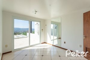Casa à venda com 298m², 4 dormitórios, 1 suíte, 4 vagas, no bairro Ipanema / Imperial Parque em Porto Alegre