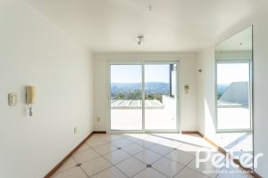 Casa à venda com 298m², 4 dormitórios, 1 suíte, 4 vagas, no bairro Ipanema / Imperial Parque em Porto Alegre