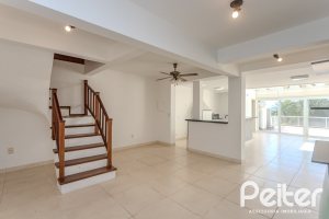 Casa à venda com 298m², 4 dormitórios, 1 suíte, 4 vagas, no bairro Ipanema / Imperial Parque em Porto Alegre
