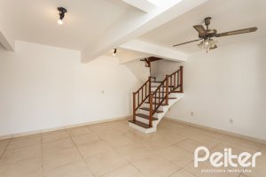 Casa à venda com 298m², 4 dormitórios, 1 suíte, 4 vagas, no bairro Ipanema / Imperial Parque em Porto Alegre