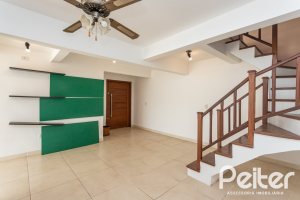 Casa à venda com 298m², 4 dormitórios, 1 suíte, 4 vagas, no bairro Ipanema / Imperial Parque em Porto Alegre
