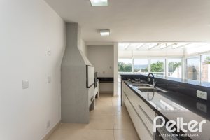 Casa à venda com 298m², 4 dormitórios, 1 suíte, 4 vagas, no bairro Ipanema / Imperial Parque em Porto Alegre