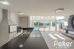 Casa à venda com 298m², 4 dormitórios, 1 suíte, 4 vagas, no bairro Ipanema / Imperial Parque em Porto Alegre