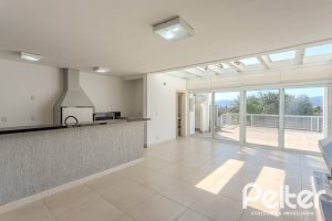 Casa à venda com 298m², 4 dormitórios, 1 suíte, 4 vagas, no bairro Ipanema / Imperial Parque em Porto Alegre