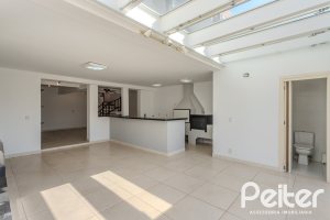 Casa à venda com 298m², 4 dormitórios, 1 suíte, 4 vagas, no bairro Ipanema / Imperial Parque em Porto Alegre