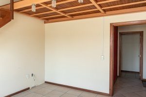 Casa à venda com 298m², 4 dormitórios, 1 suíte, 4 vagas, no bairro Ipanema / Imperial Parque em Porto Alegre