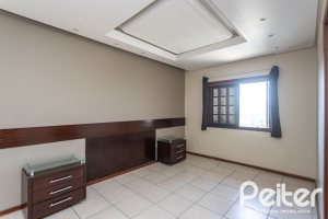 Casa à venda com 298m², 4 dormitórios, 1 suíte, 4 vagas, no bairro Ipanema / Imperial Parque em Porto Alegre