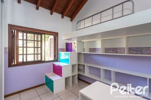 Casa à venda com 298m², 4 dormitórios, 1 suíte, 4 vagas, no bairro Ipanema / Imperial Parque em Porto Alegre