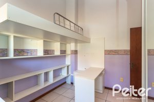 Casa à venda com 298m², 4 dormitórios, 1 suíte, 4 vagas, no bairro Ipanema / Imperial Parque em Porto Alegre