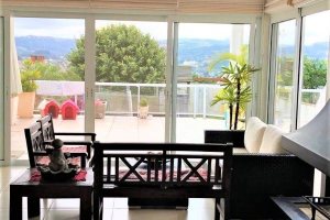 Casa à venda com 298m², 4 dormitórios, 1 suíte, 4 vagas, no bairro Ipanema / Imperial Parque em Porto Alegre