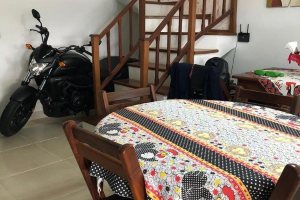 Casa à venda com 298m², 4 dormitórios, 1 suíte, 4 vagas, no bairro Ipanema / Imperial Parque em Porto Alegre