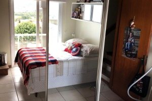 Casa à venda com 298m², 4 dormitórios, 1 suíte, 4 vagas, no bairro Ipanema / Imperial Parque em Porto Alegre