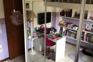 Casa à venda com 298m², 4 dormitórios, 1 suíte, 4 vagas, no bairro Ipanema / Imperial Parque em Porto Alegre