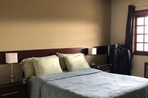 Casa à venda com 298m², 4 dormitórios, 1 suíte, 4 vagas, no bairro Ipanema / Imperial Parque em Porto Alegre