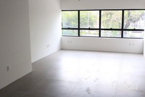 Comercial à venda com 35m², 1 vaga, no bairro Tristeza em Porto Alegre