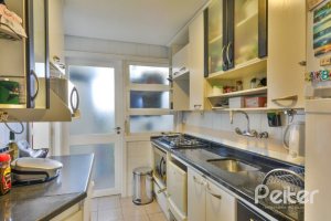 Apartamento à venda com 76m², 2 dormitórios, 1 suíte, 1 vaga, no bairro Tristeza em Porto Alegre