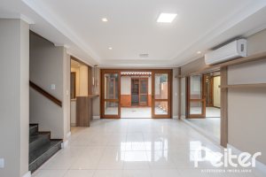 Casa em Condomínio à venda com 290m², 3 dormitórios, 1 suíte, 2 vagas, no bairro Jardim Isabel em Porto Alegre