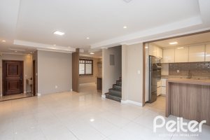 Casa em Condomínio à venda com 290m², 3 dormitórios, 1 suíte, 2 vagas, no bairro Jardim Isabel em Porto Alegre