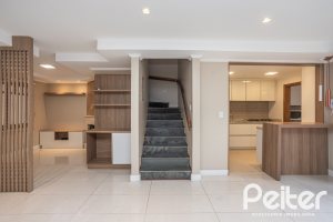 Casa em Condomínio à venda com 290m², 3 dormitórios, 1 suíte, 2 vagas, no bairro Jardim Isabel em Porto Alegre