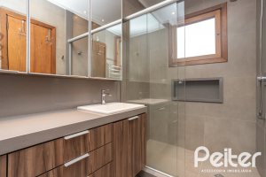 Casa em Condomínio à venda com 290m², 3 dormitórios, 1 suíte, 2 vagas, no bairro Jardim Isabel em Porto Alegre