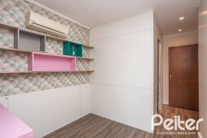 Casa em Condomínio à venda com 290m², 3 dormitórios, 1 suíte, 2 vagas, no bairro Jardim Isabel em Porto Alegre