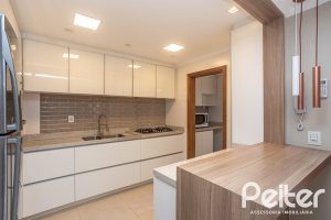 Casa em Condomínio à venda com 290m², 3 dormitórios, 1 suíte, 2 vagas, no bairro Jardim Isabel em Porto Alegre