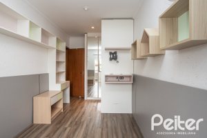 Casa em Condomínio à venda com 290m², 3 dormitórios, 1 suíte, 2 vagas, no bairro Jardim Isabel em Porto Alegre