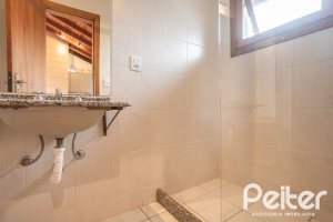 Casa em Condomínio à venda com 290m², 3 dormitórios, 1 suíte, 2 vagas, no bairro Jardim Isabel em Porto Alegre