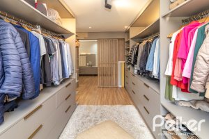 Casa em Condomínio à venda com 240m², 3 dormitórios, 3 suítes, 2 vagas, no bairro Alphaville em PORTO ALEGRE