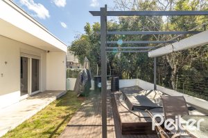 Casa em Condomínio à venda com 240m², 3 dormitórios, 3 suítes, 2 vagas, no bairro Alphaville em PORTO ALEGRE