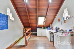 Casa em Condomínio à venda com 220m², 5 dormitórios, 2 suítes, 2 vagas, no bairro Ipanema em Porto Alegre