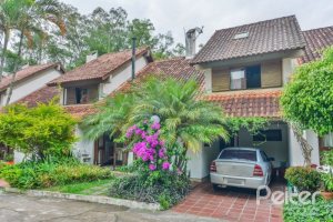 Casa em Condomínio à venda com 220m², 5 dormitórios, 2 suítes, 2 vagas, no bairro Ipanema em Porto Alegre