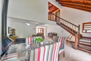 Casa em Condomínio à venda com 220m², 5 dormitórios, 2 suítes, 2 vagas, no bairro Ipanema em Porto Alegre