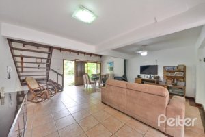 Casa em Condomínio à venda com 220m², 5 dormitórios, 2 suítes, 2 vagas, no bairro Ipanema em Porto Alegre