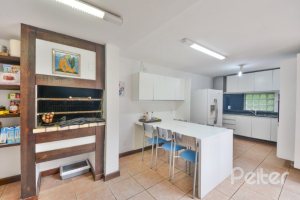 Casa em Condomínio à venda com 220m², 5 dormitórios, 2 suítes, 2 vagas, no bairro Ipanema em Porto Alegre