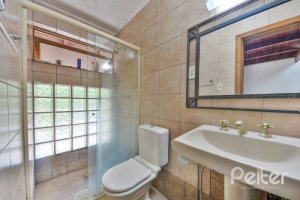 Casa em Condomínio à venda com 220m², 5 dormitórios, 2 suítes, 2 vagas, no bairro Ipanema em Porto Alegre