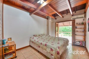 Casa em Condomínio à venda com 220m², 5 dormitórios, 2 suítes, 2 vagas, no bairro Ipanema em Porto Alegre