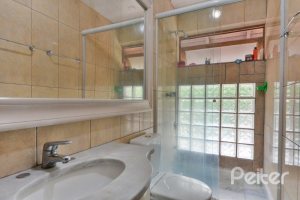 Casa em Condomínio à venda com 220m², 5 dormitórios, 2 suítes, 2 vagas, no bairro Ipanema em Porto Alegre