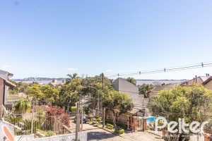 Casa à venda com 240m², 3 dormitórios, 1 suíte, 4 vagas, no bairro Vila Conceição em Porto Alegre