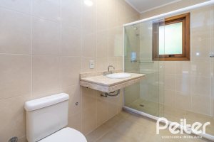 Casa à venda com 240m², 3 dormitórios, 1 suíte, 4 vagas, no bairro Vila Conceição em Porto Alegre