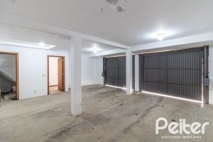 Casa à venda com 240m², 3 dormitórios, 1 suíte, 4 vagas, no bairro Vila Conceição em Porto Alegre
