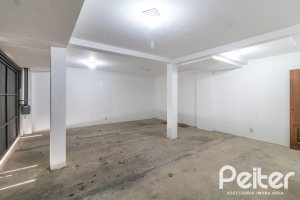 Casa à venda com 240m², 3 dormitórios, 1 suíte, 4 vagas, no bairro Vila Conceição em Porto Alegre