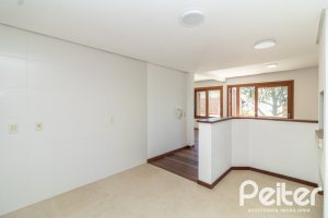 Casa à venda com 240m², 3 dormitórios, 1 suíte, 4 vagas, no bairro Vila Conceição em Porto Alegre